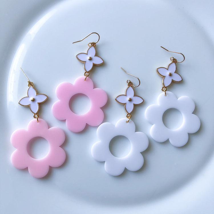 CLOVER DAISIES